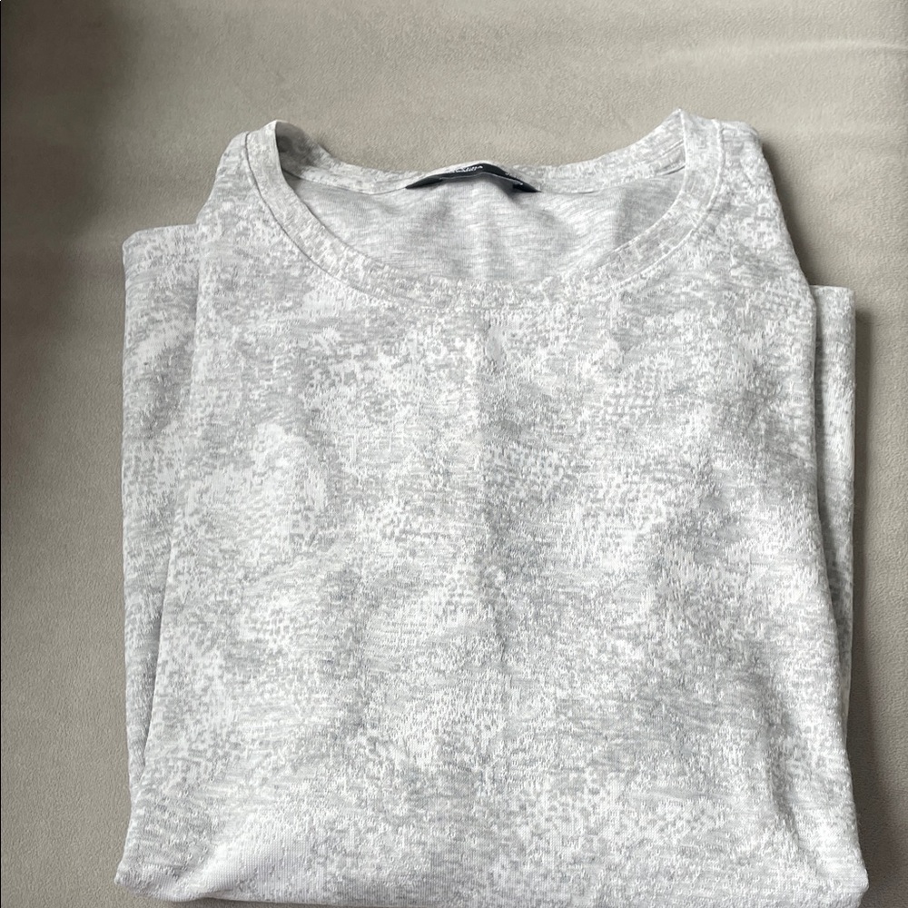 Simply Vera Vera Wang Light Heather Gray Tee